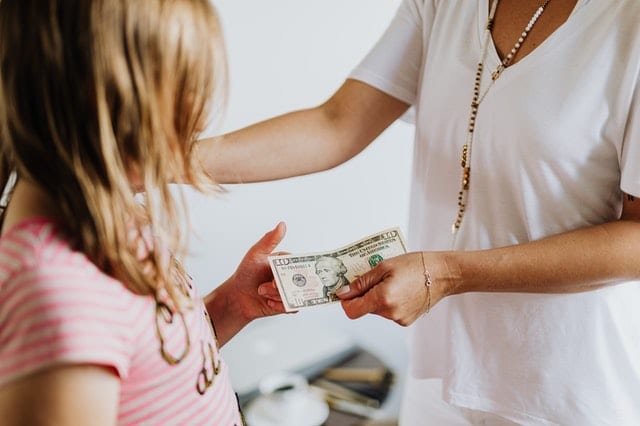 Financial Lessons – Encouraging Kids to Budget Their Money 